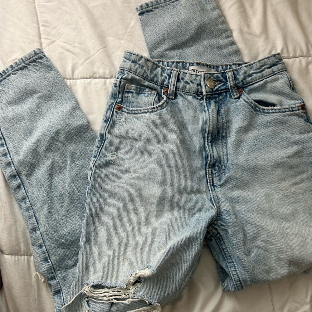 Zara light wash ripped jeans size 0